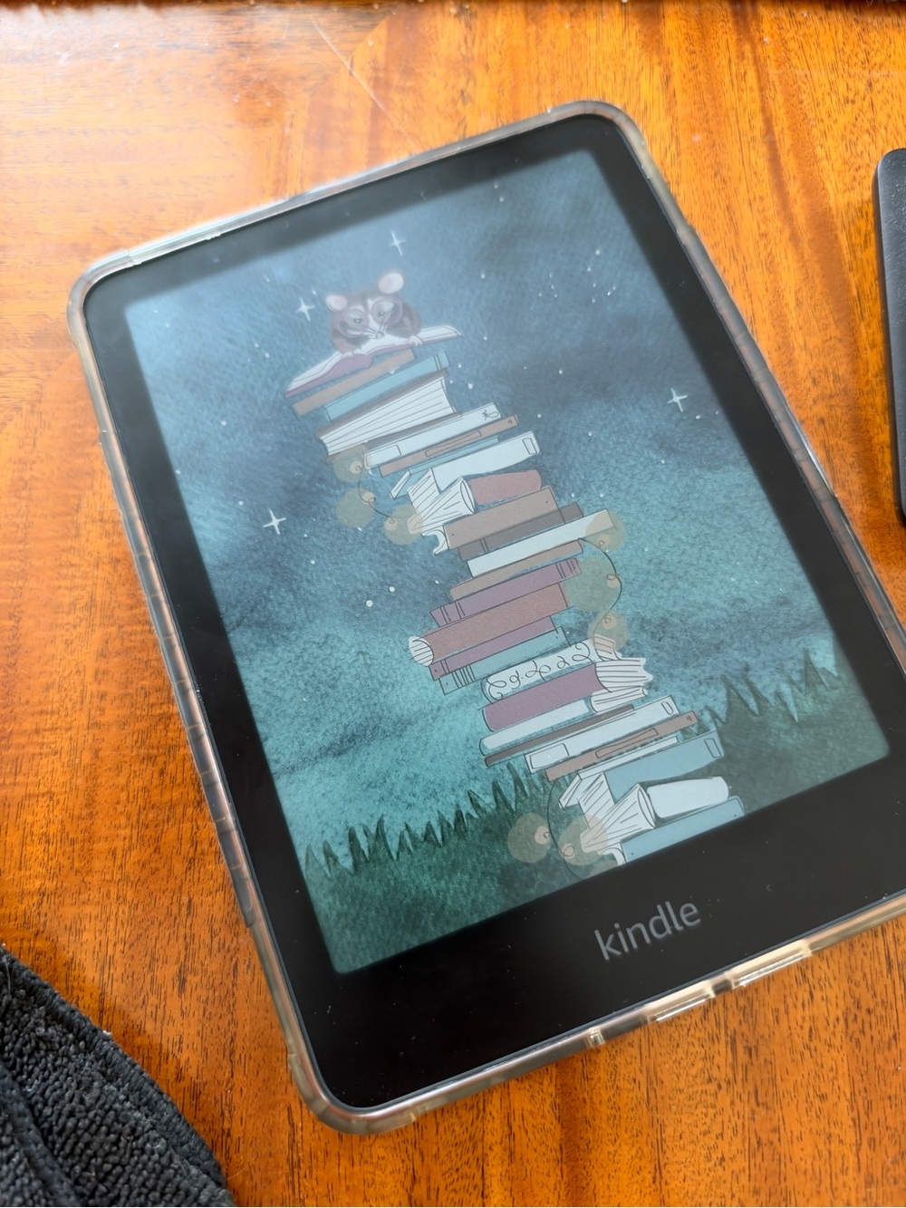 Amazon Kindle E-Reader in Black with Clear Protective Case